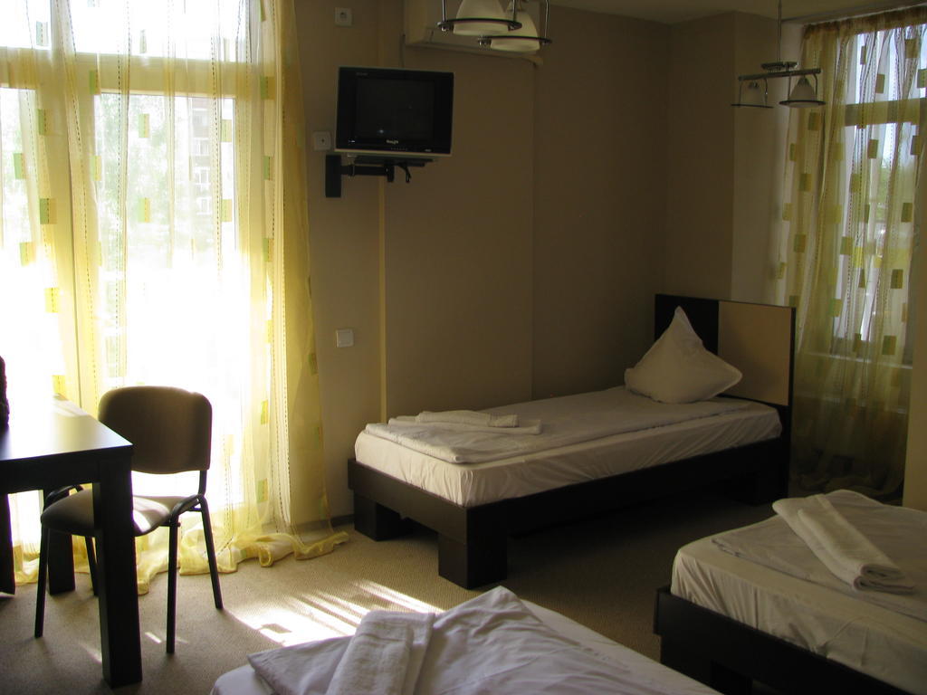 Hotel Babilon Bukarest Szoba fotó
